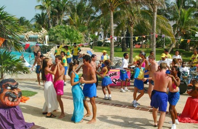 trabajar como animador turistico