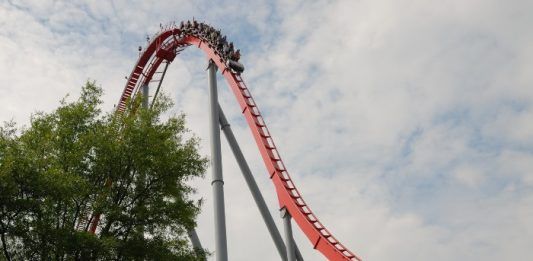 Trabaja en un parque de atracciones este verano