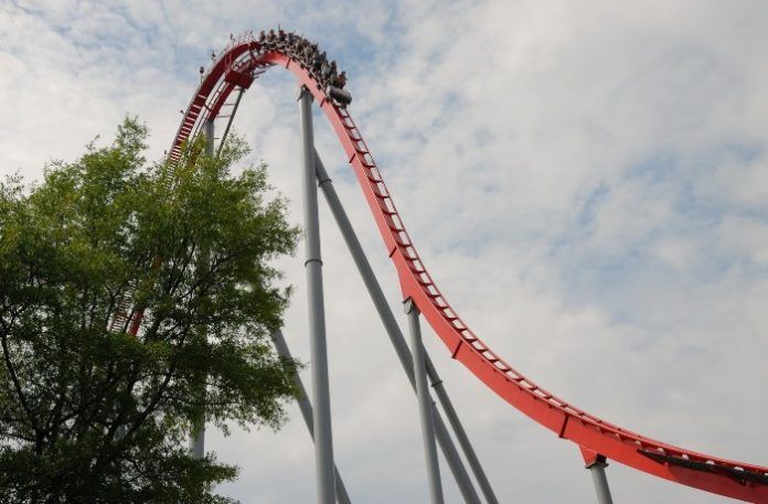 Trabaja en un parque de atracciones este verano